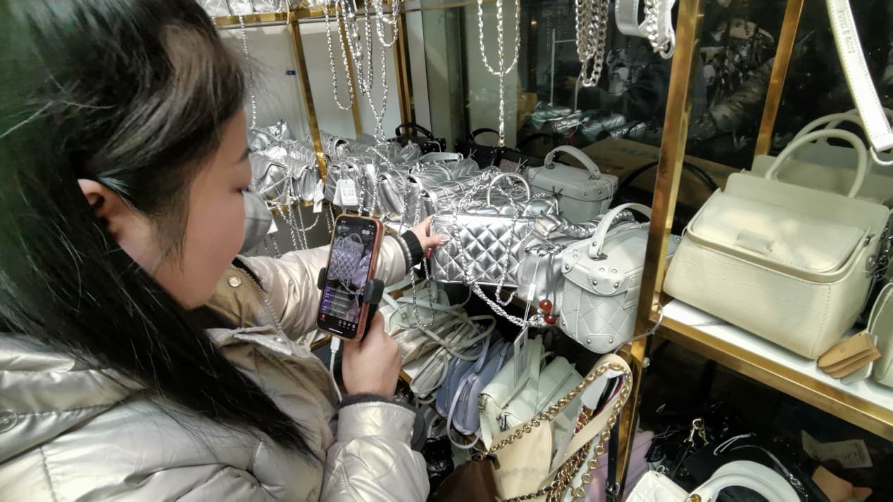 E-commerce livestreaming of traditional physical markets in the Greater Bay Area